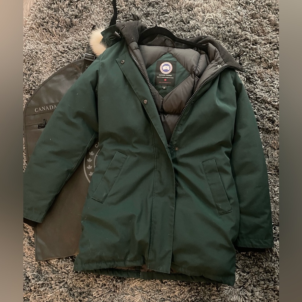 Women’s Canada goose parka, forest green fur trim S